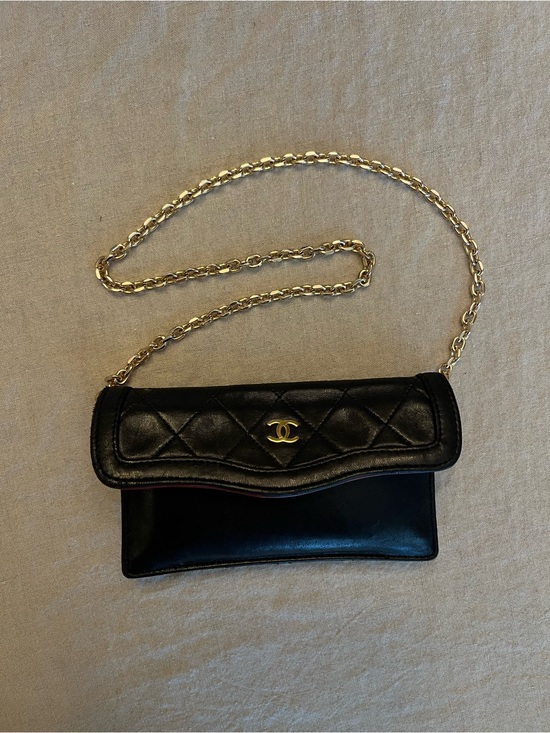 CHANEL Handbags - Vintage CHANEL Black Lambskin Clutch/Pouch